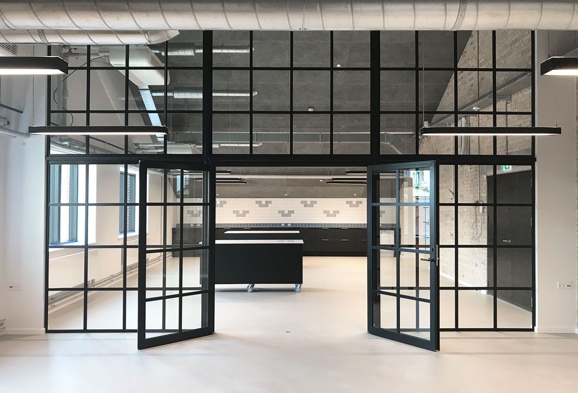 Theodora Hus 05 | Triplan glasvægge