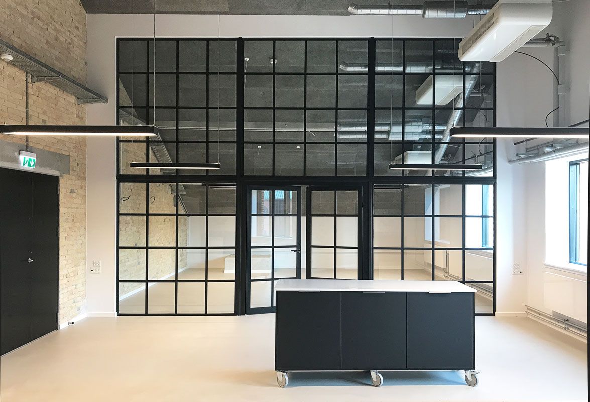 Theodora Hus 02 | Triplan lyddæmpende lameller